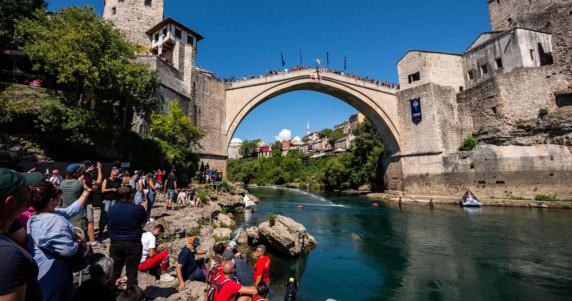 Red Bull Cliff Diving: Postavljena platforma na Starom mostu, Leathead otvorila drugi dan takmičenja