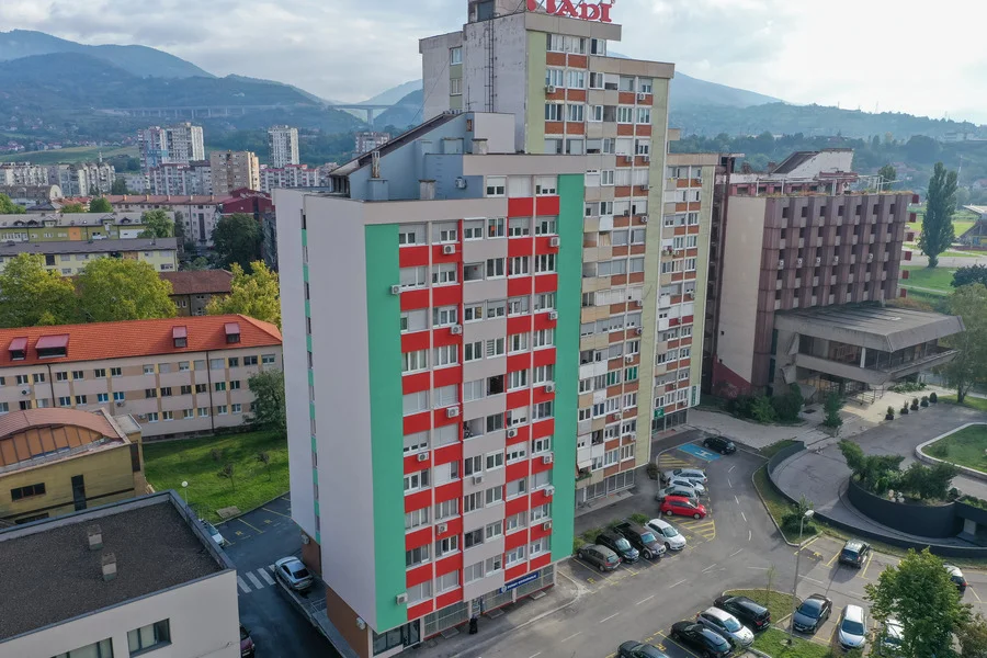 Zgrada u Zenici dobila novu energetski efikasnu fasadu: Zime i ljeta bit će udobnija za stanare