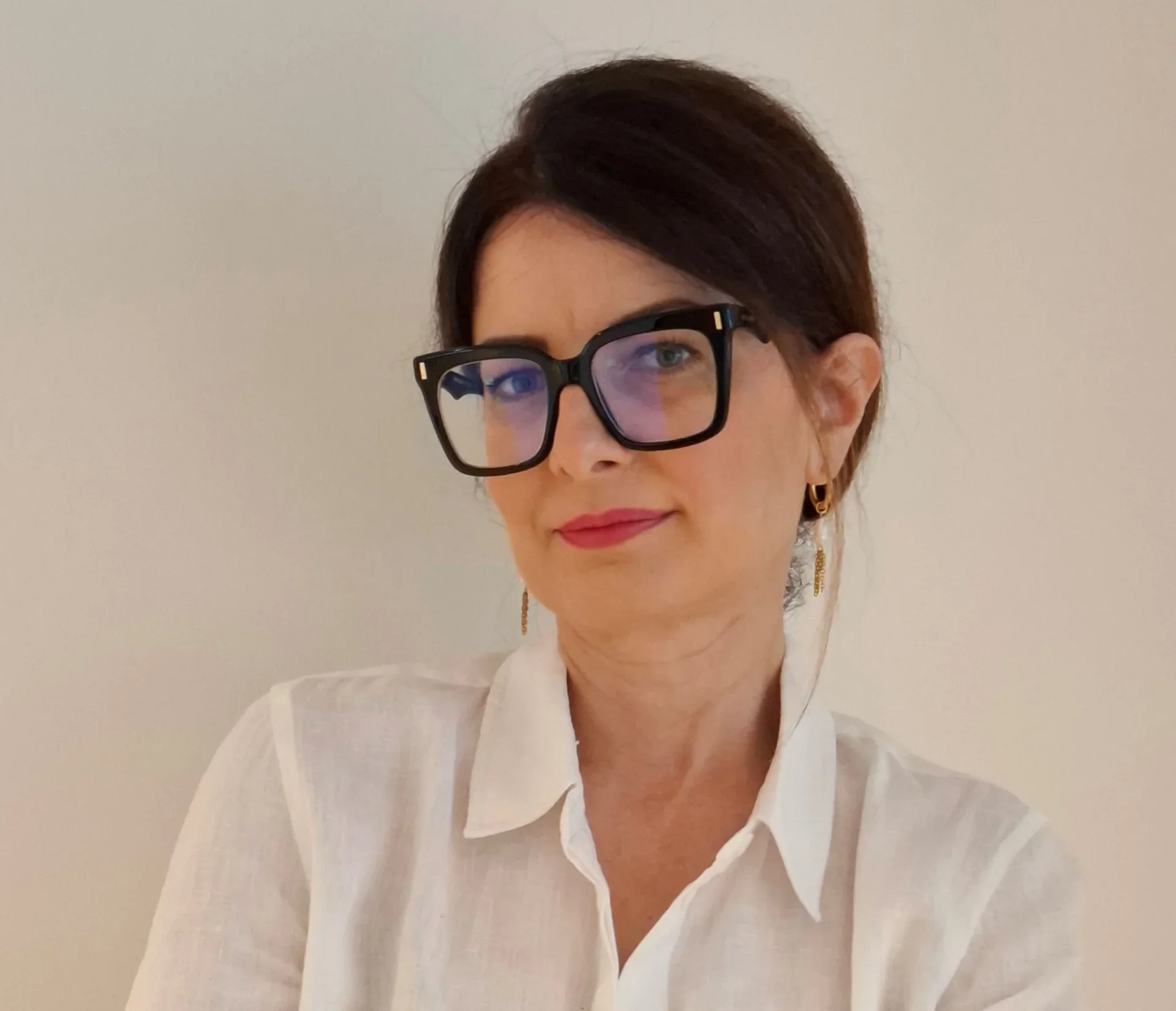 DAMA MK jewerly nakit dizajniran da zauzme posebno mjesto u srcu onoga ko ga nosi.