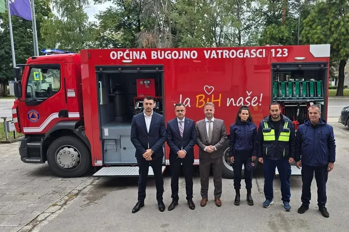 Bugojnu stiglo vatrogasno vozilo od 525.000 KM, a napravljeno je u Živinicama