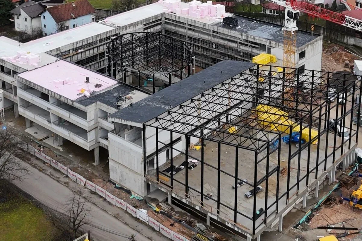 Od temelja do savremene fasade: Pogledajte kako napreduje gradnja škole na Stupu