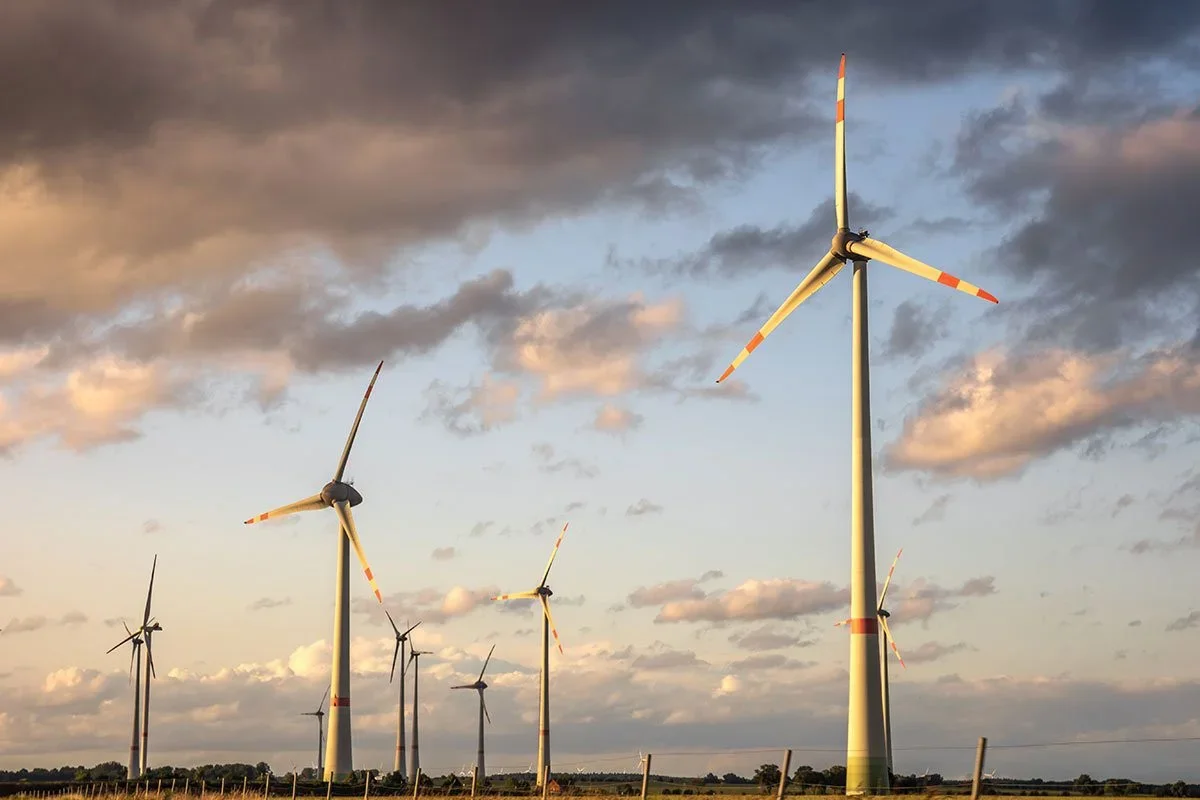 Dok cijene energije bilježe historijske rekorde: Kako firme mogu smanjiti račune kroz obnovljive izvore energije?